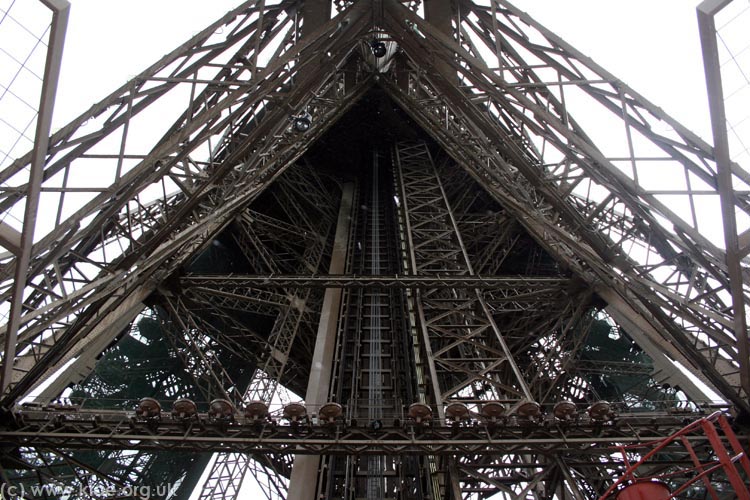 PCHS Paris 2009 03 Eiffel Tower 005