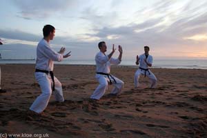 Newcastle Shotokai Dawn Practice 19072009 011